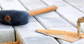 Профессиональная укладка тротуарной брусчатки в Улане-Удэ в октябре